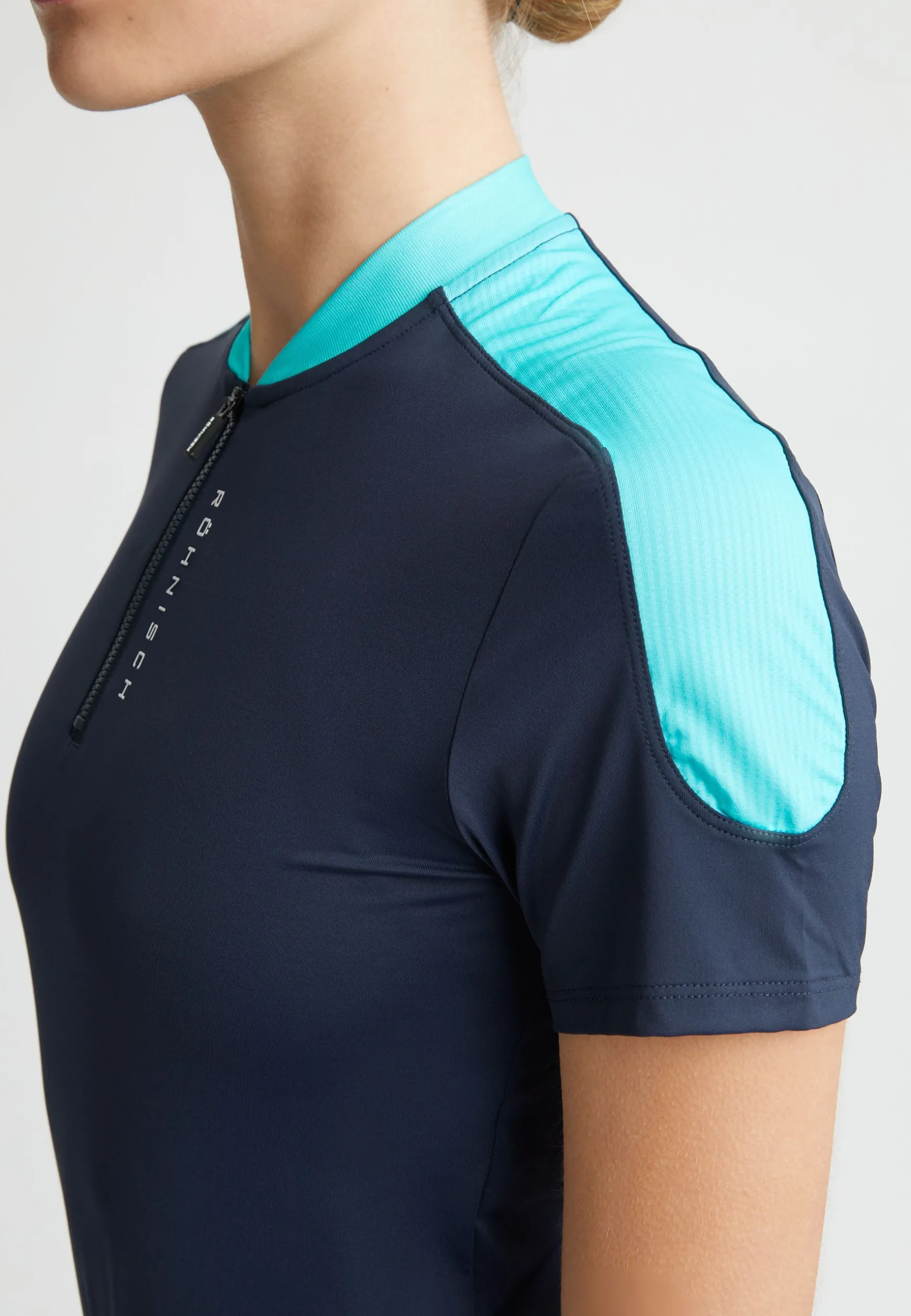 camila_top_navy_1.webp Camila Top, -Röhnisch Shop