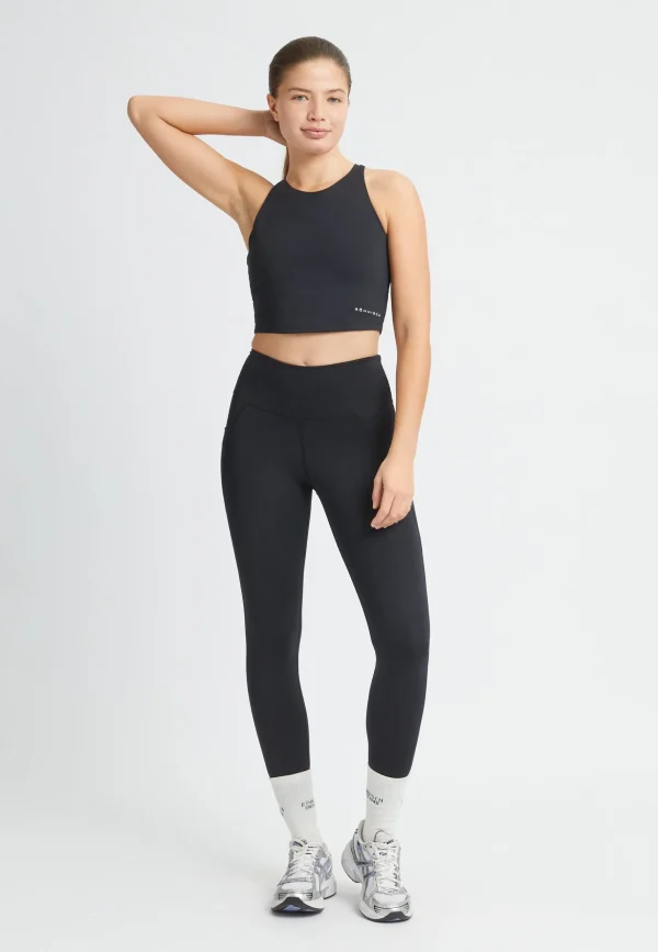 Flattering Cropped Racerback, -Röhnisch Store