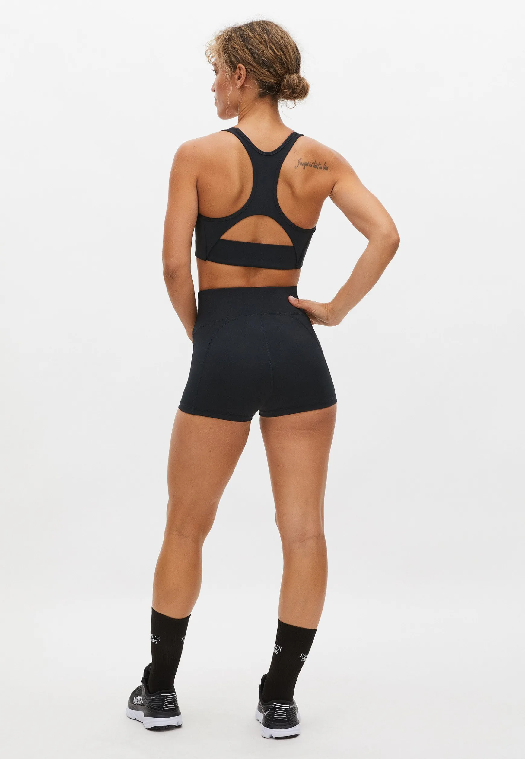 flattering_curved_hotpant_1.webp Flattering Curved Hotpants, -Röhnisch Hot
