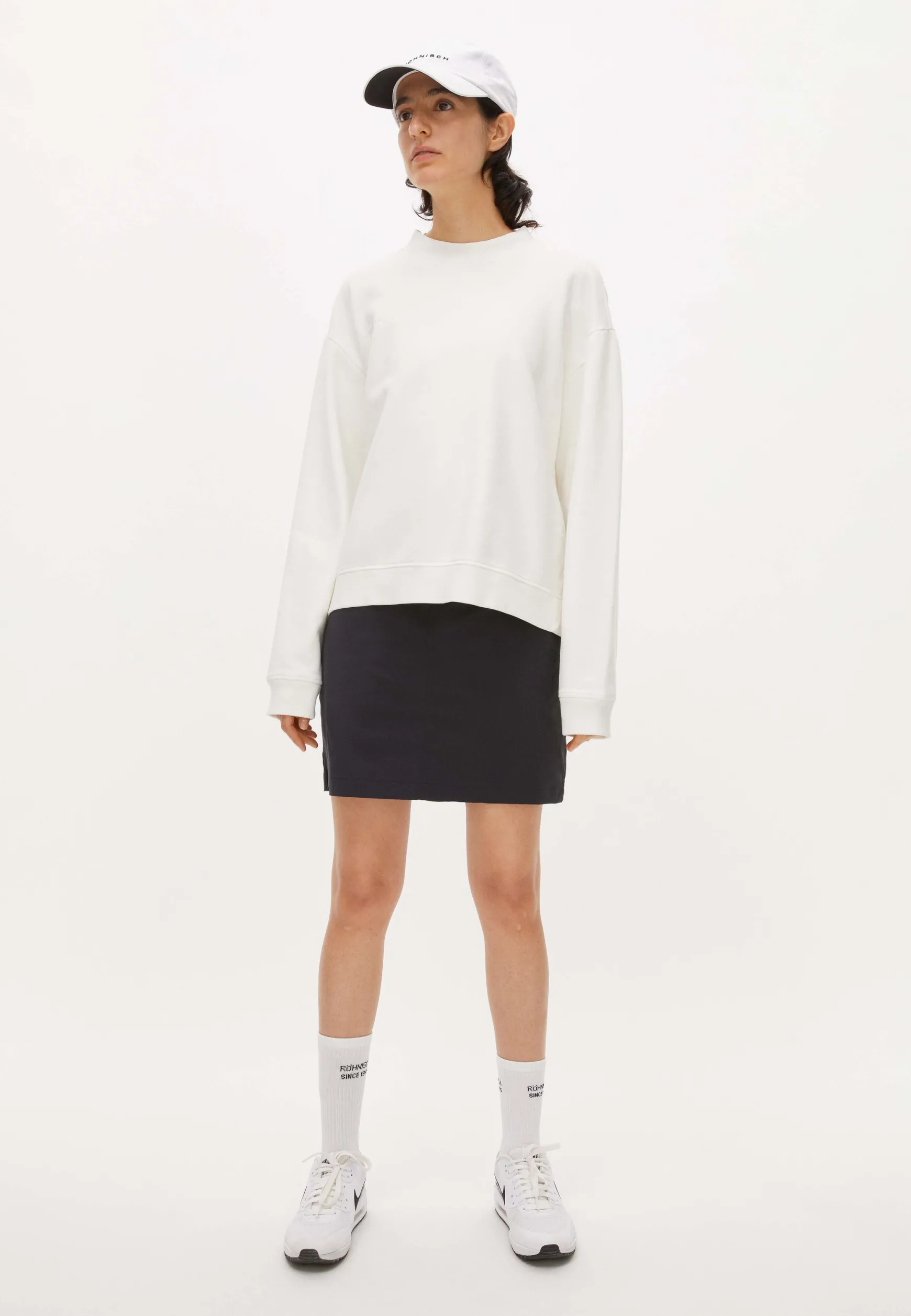 logo_sweater_white_1.webp Logo Sweater, -Röhnisch Clearance