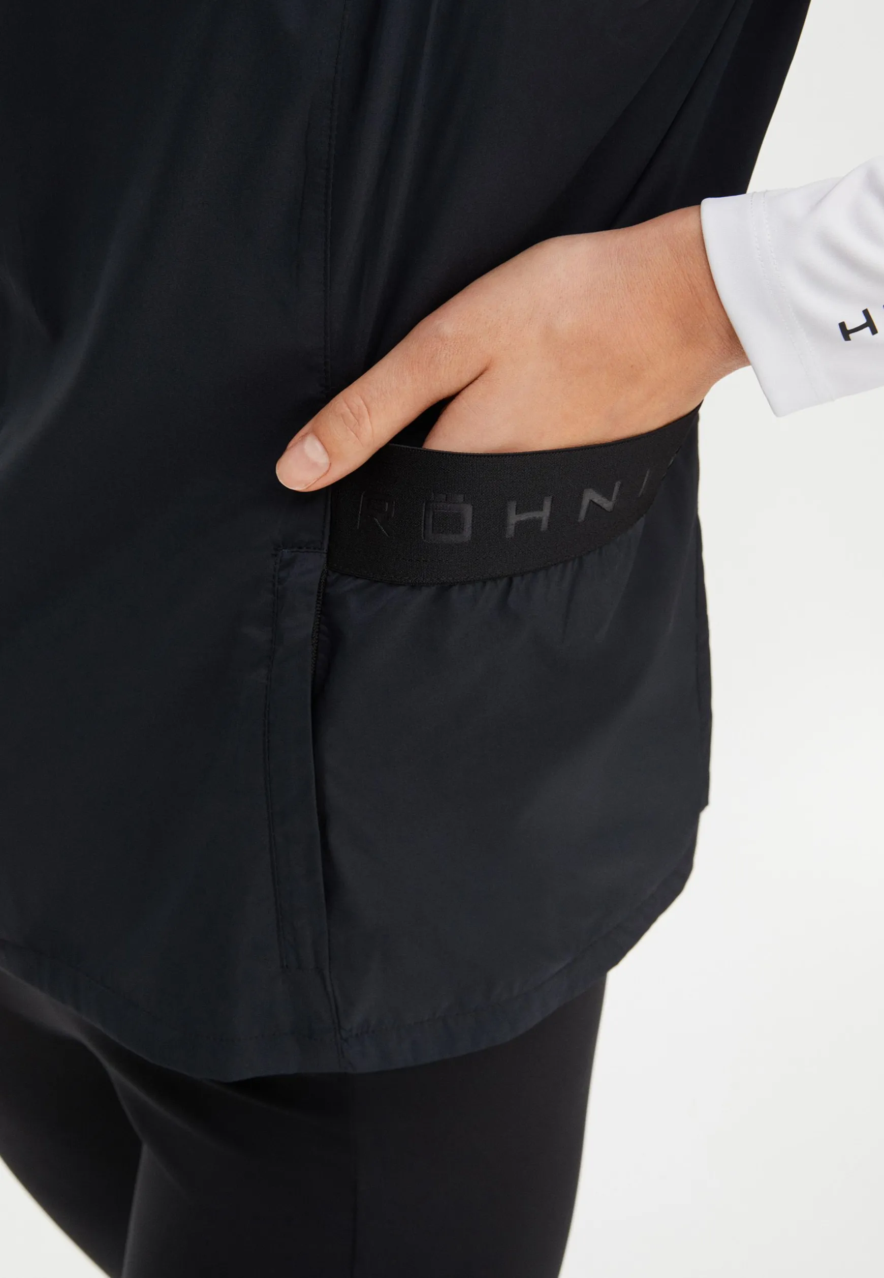 miles_wind_vest_black_1.webp Miles Wind Vest, -Röhnisch Sale