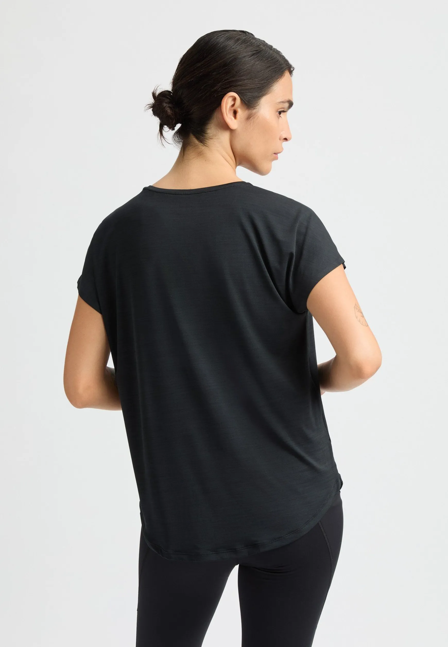 motion_loose_tee_black_0.webp Motion Loose Tee, -Röhnisch Cheap