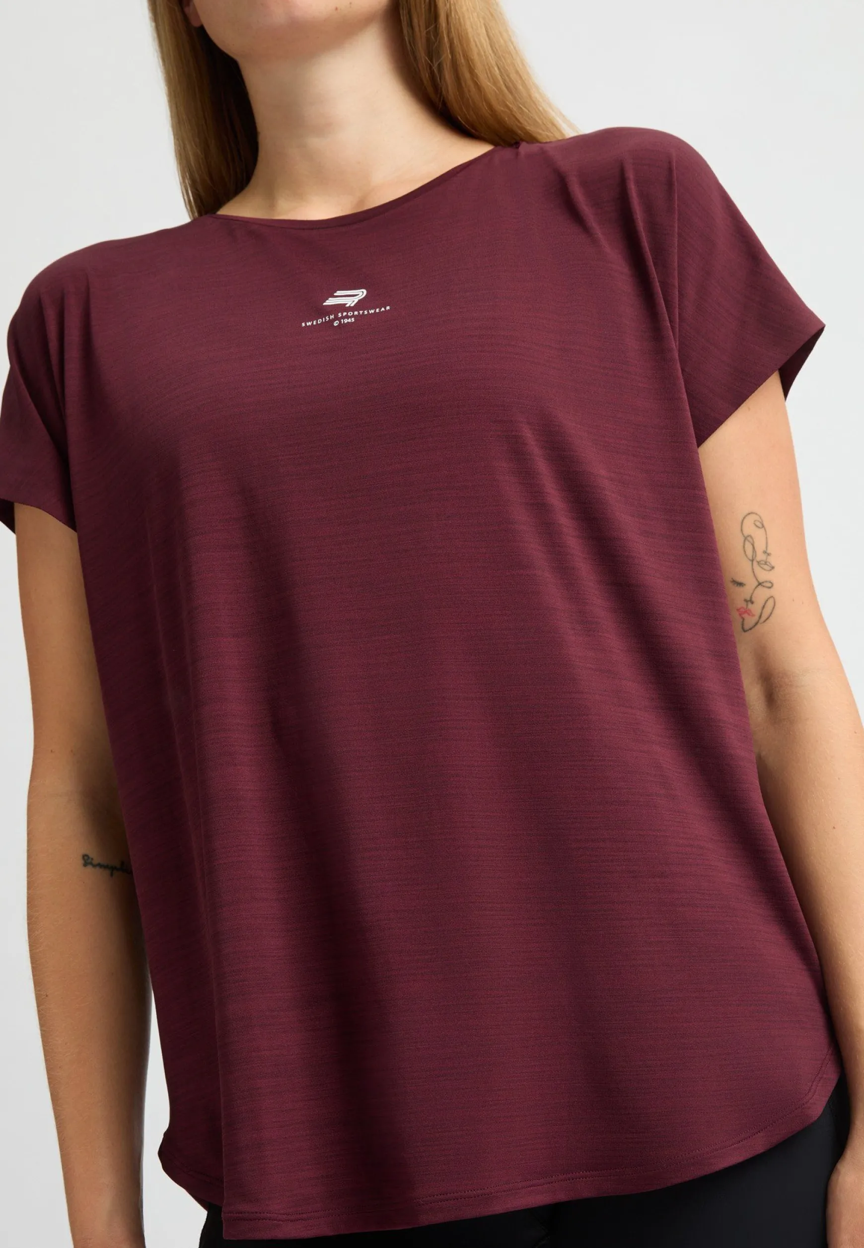 motion_loose_tee_port_roy_1.webp Motion Loose Tee, -Röhnisch Outlet